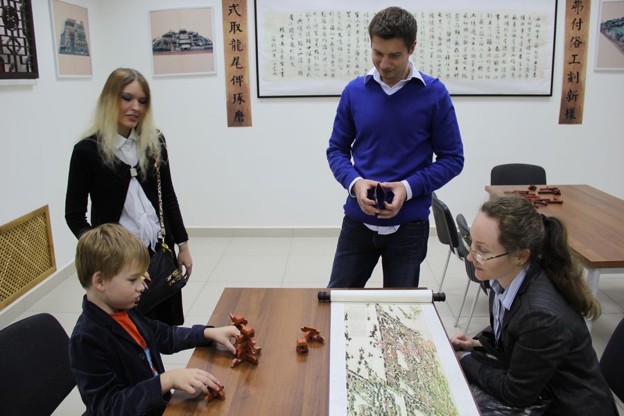 Церемония открытия выставки «Юаньмин чунгуан – культурный и туристический аспект садов Юаньминюань»