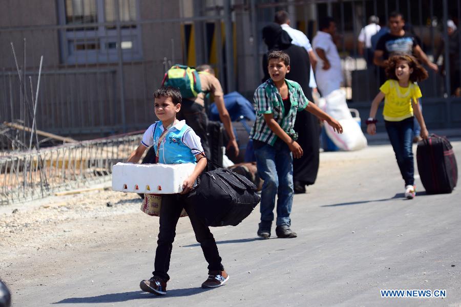 Согласно официальной статистике, не менее 8 тысяч сирийских беженцев пересекли южную границу Турции, остальные прошли через ряд других приграничных контрольных пунктов.