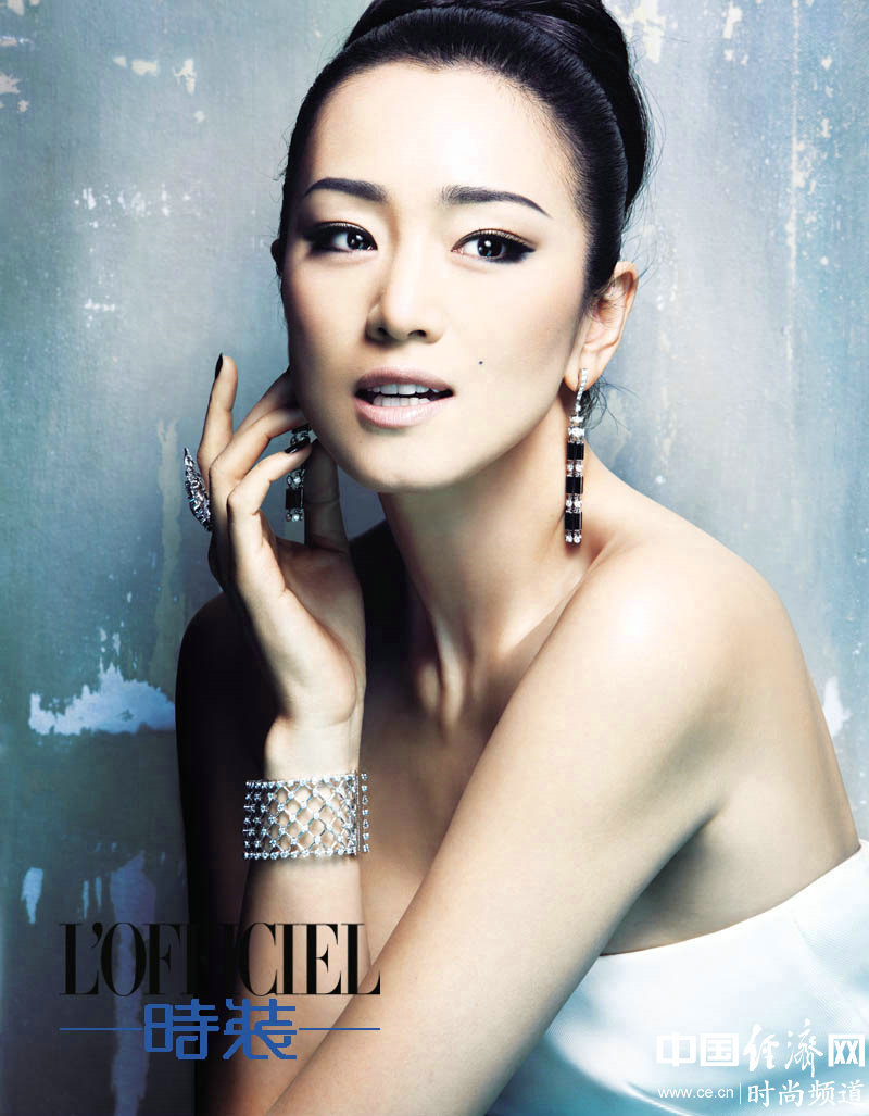 Известная актриса Гун Ли на обложке журнала «L’OFFICIEL»