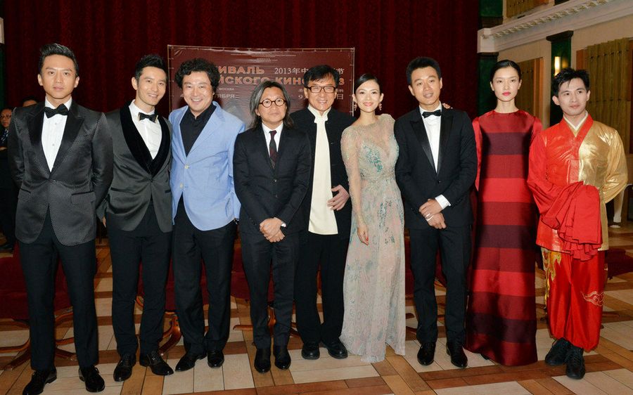 Чжан Цзыи и Джекки Чан на церемонии открытия фестиваля китайского кино в Санкт-Петербурге