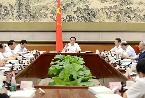 Ли Кэцян призвал приложить усилия для преодоления вызовов в процессе урбанизации