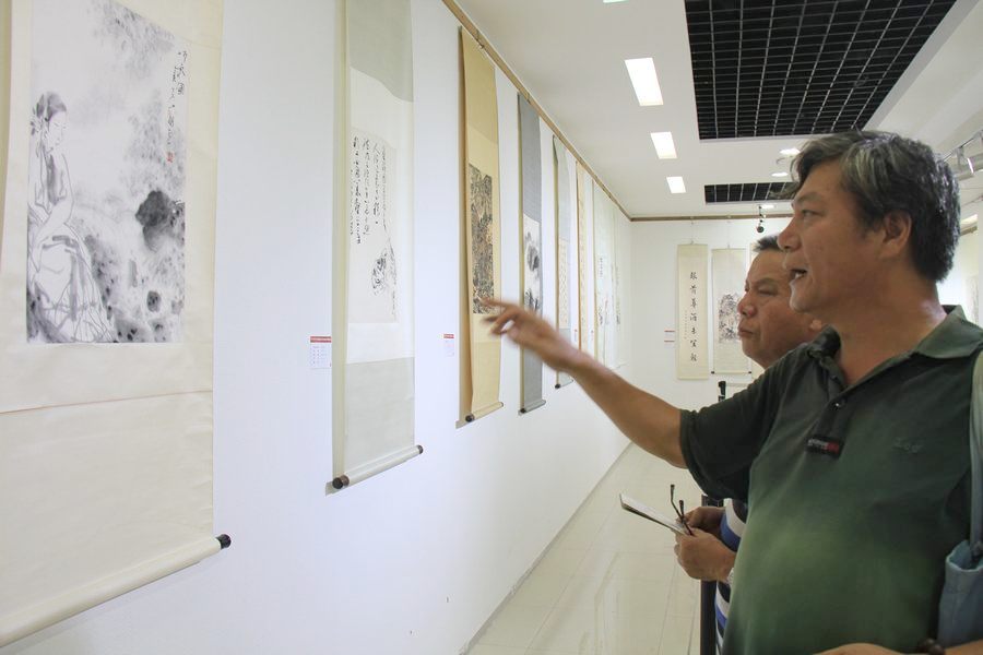 Выставка произведений знаменитых художников в районе Чжандянь города Цзыбо