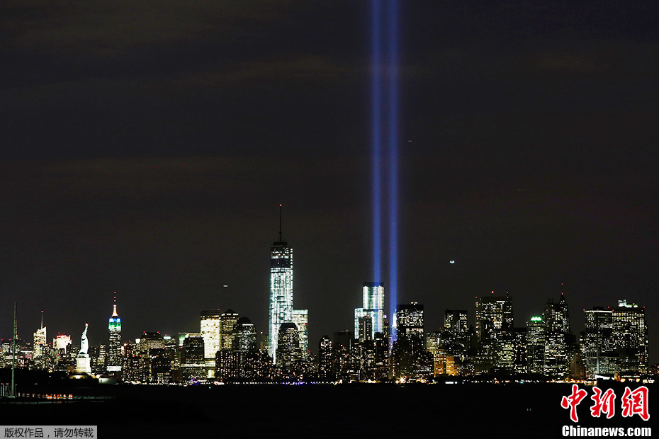 На руинах «башен-близнецов» тестировали лампы в память терактов 11 сентября 2001 года
