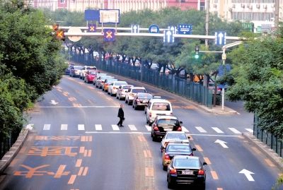 В Пекине вводится в эксплуатацию специальная дорожная полоса для автомобилей в часы пик