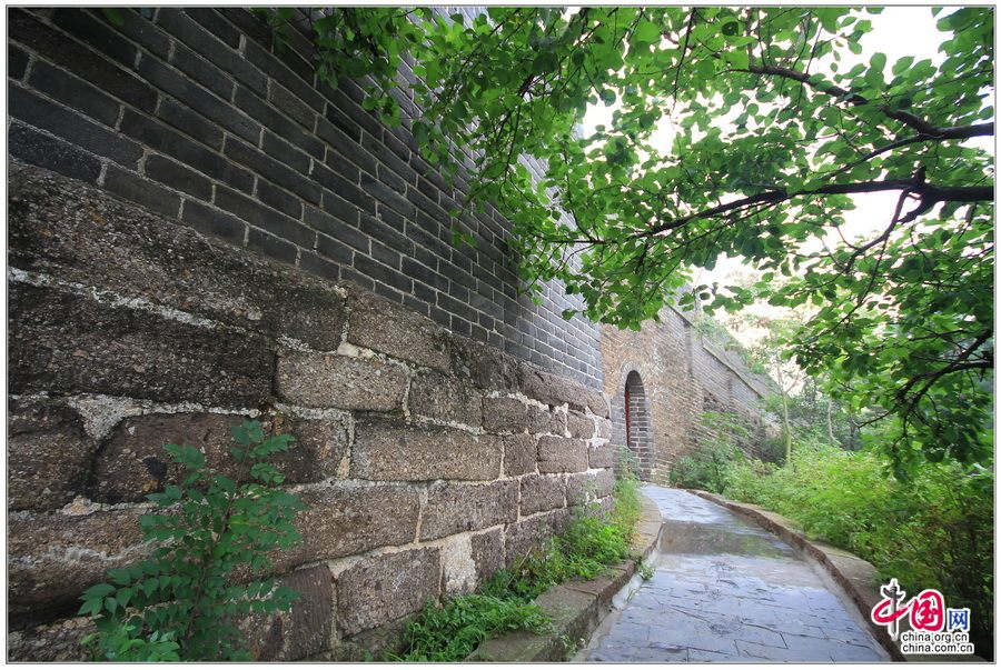 Участок Великой китайской стены Цзиньшаньлин осенью