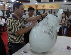 Цзычуань провинции Шаньдун: керамист и фарфоровые предприятия раскрывают тайны мастерства резьбы по фарфору