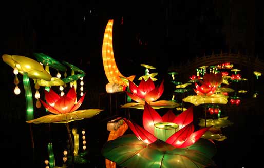 В Праздник середины осени в парке Юаньминъюань можно запустить лотосовые фонари для молитвы