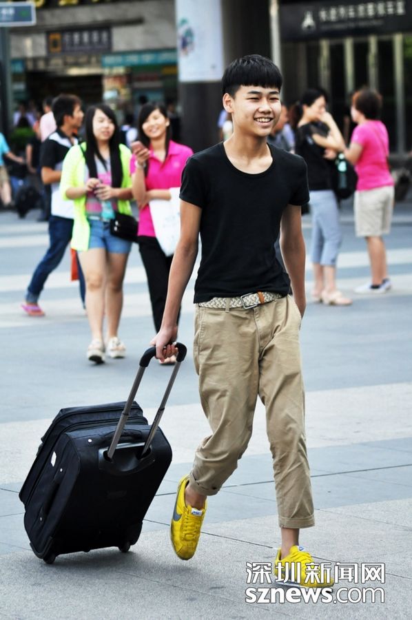 Шэньчжэнь: Люди на северном железнодорожном вокзале