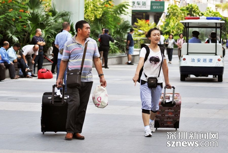 Шэньчжэнь: Люди на северном железнодорожном вокзале
