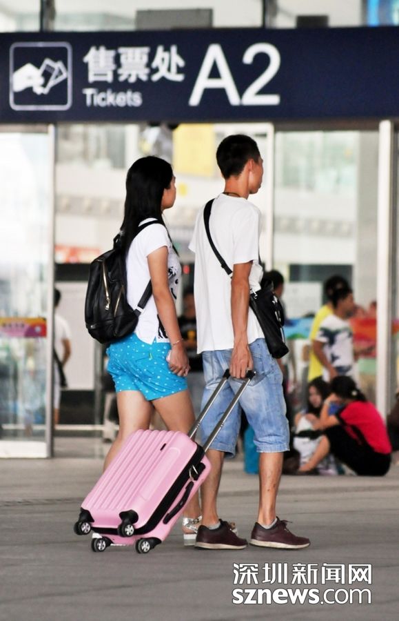 Шэньчжэнь: Люди на северном железнодорожном вокзале