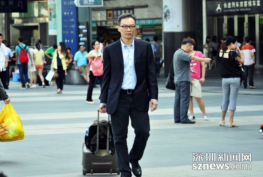 Шэньчжэнь: Люди на северном железнодорожном вокзале
