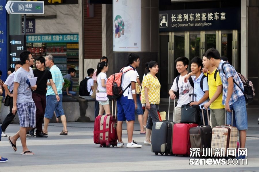 Шэньчжэнь: Люди на северном железнодорожном вокзале
