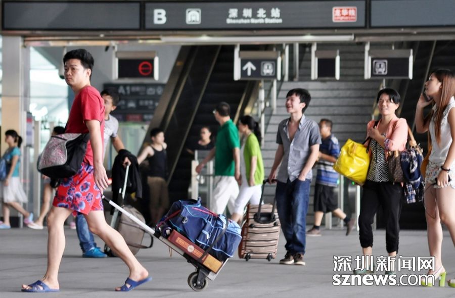 Шэньчжэнь: Люди на северном железнодорожном вокзале