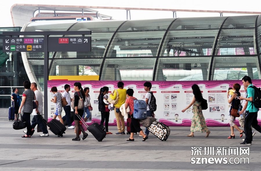 Шэньчжэнь: Люди на северном железнодорожном вокзале