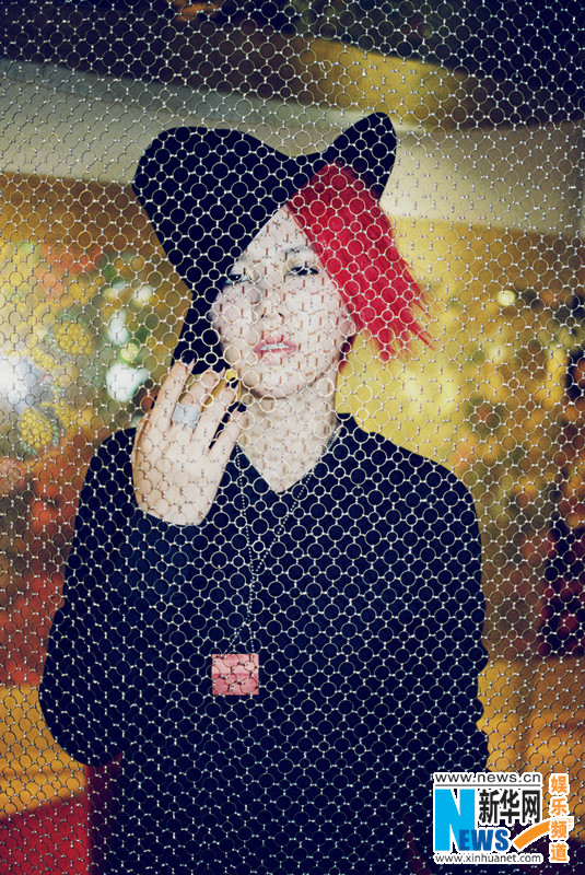 Фото: Стильная певица Тань Вэйвэй