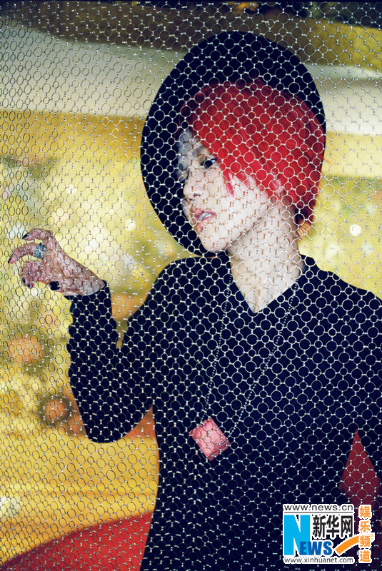 Фото: Стильная певица Тань Вэйвэй