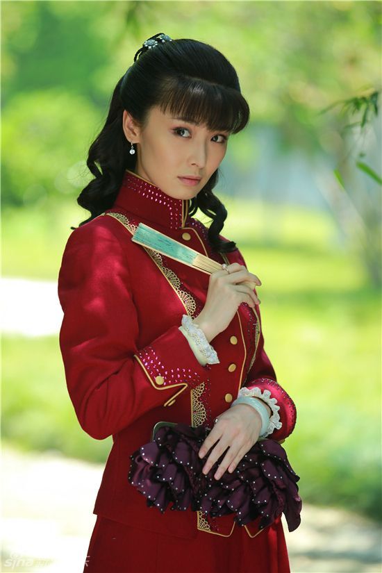 Фото: актеры и герои телесириала «Момент в Пекине»