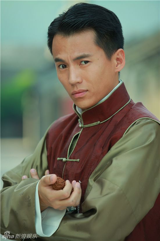 Фото: актеры и герои телесириала «Момент в Пекине»