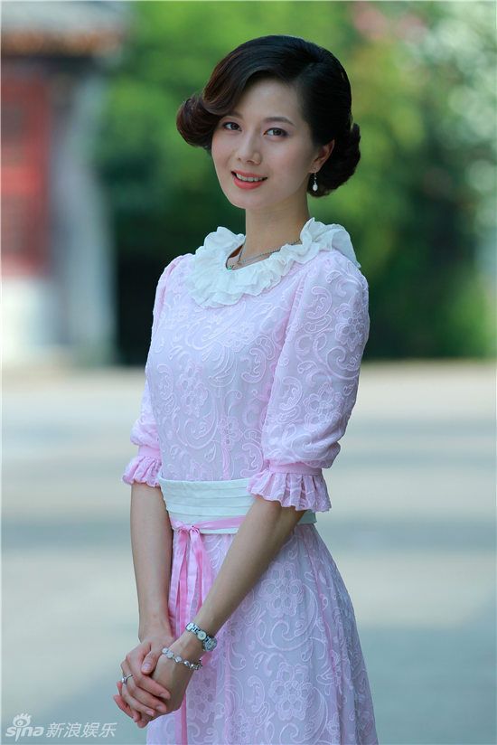 Фото: актеры и герои телесириала «Момент в Пекине»