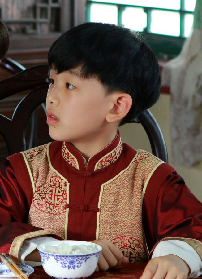 Фото: актеры и герои телесириала «Момент в Пекине»