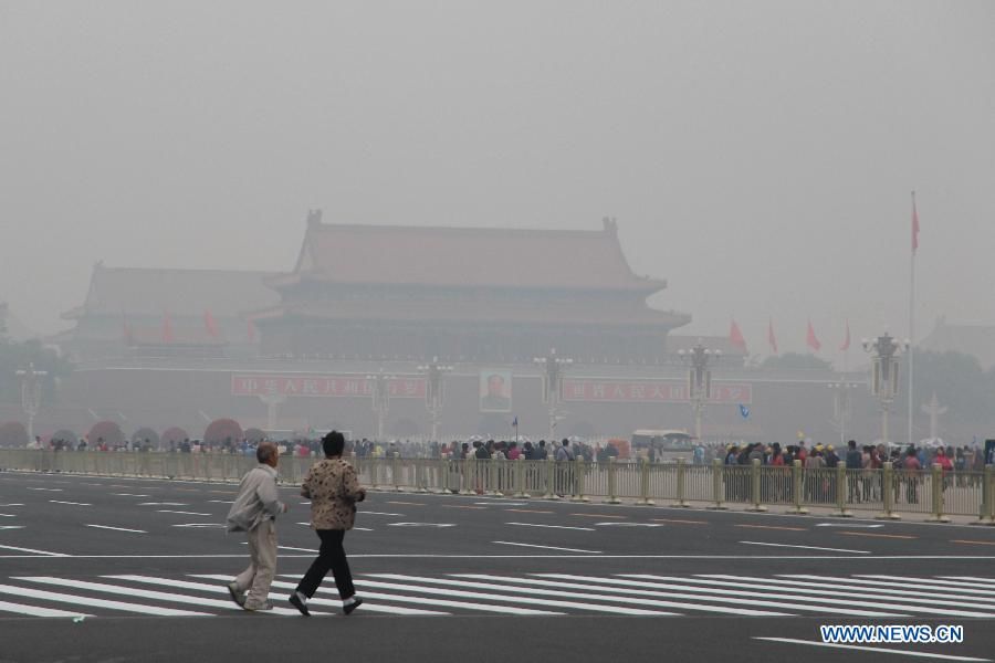 Пекин вновь окутан туманом и смогом