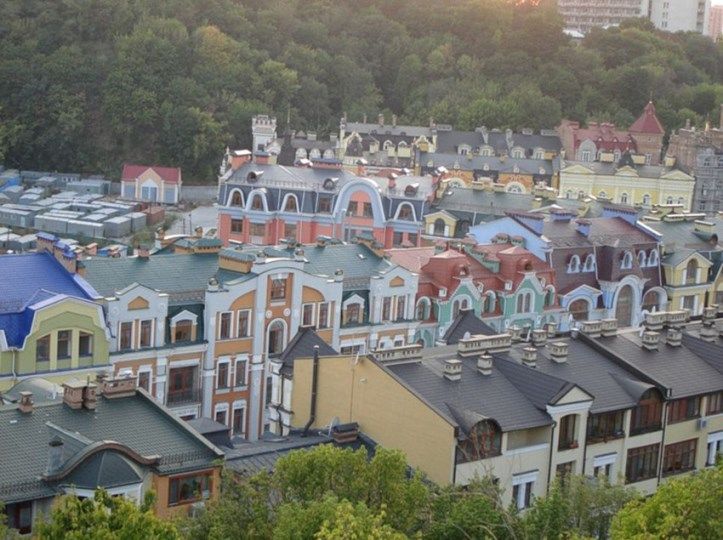 Экономическая депрессия превращает квартал элитной недвижимости Украины в город-призрак
