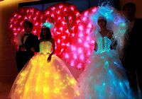 В Сучжоу прошло шоу оптоволоконных свадебных платьев 
