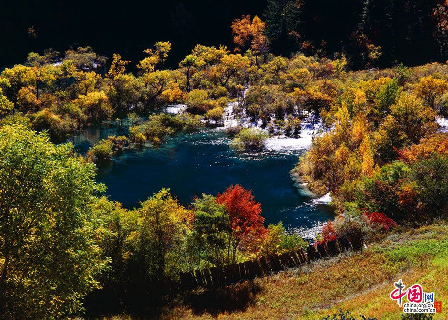 Осенняя турзона Цзюйчжайгоу в провинции Сычуань