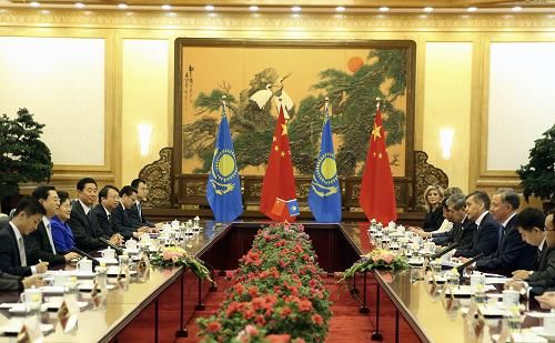 Председатель ПК ВСНП Чжан Дэцзян встретился со спикером мажилиса Казахстана