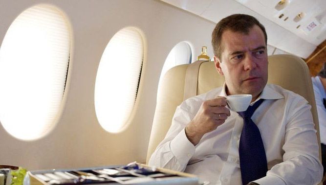 Премьер-министр России Дмитрий Медведев начинает трехдневный визит в Китай