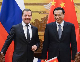 Ли Кэцян и Д. Медведев решили всесторонне углублять многоотраслевое сотрудничество и вывести на новый уровень китайско-российские всесторонние отношения стратегического взаимодействия и партнерства