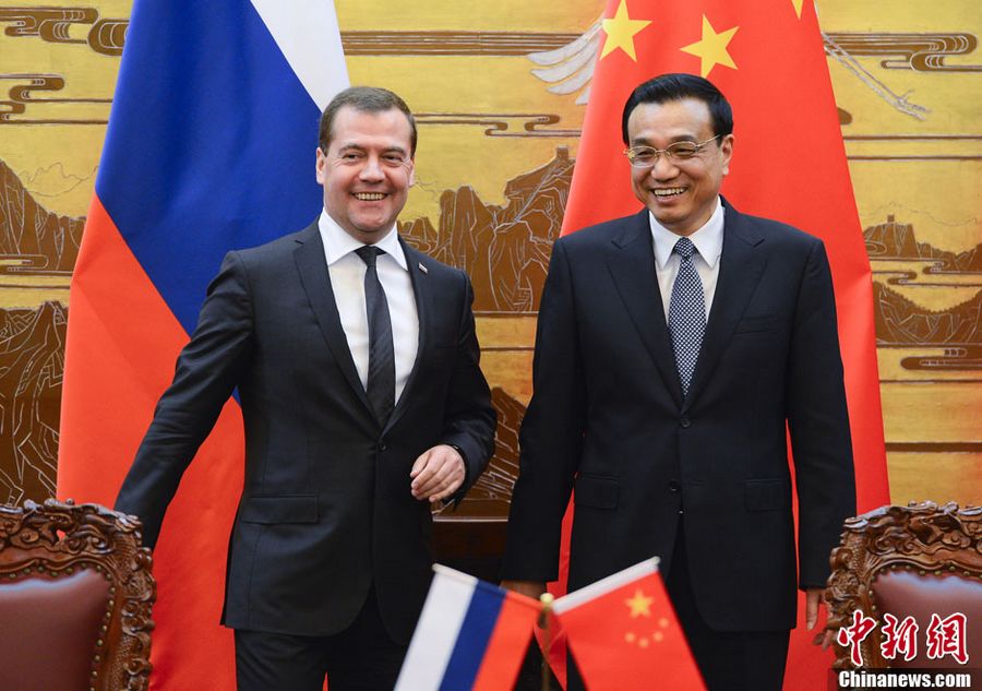 Ли Кэцян и Д. Медведев решили всесторонне углублять многоотраслевое сотрудничество и вывести на новый уровень китайско-российские всесторонние отношения стратегического взаимодействия и партнерства