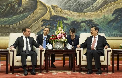 Чжан Дэцзян встретился с премьер-министром РФ Д. Медведевым
