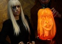 Тыква, похожая на Леди Гага, в преддверии Хэллоуина появилась в Музее восковых фигур