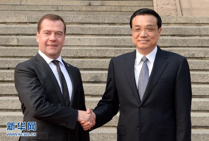Российские и китайские СМИ высоко оценивают визит Медведева в Китай