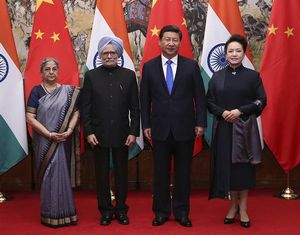 Си Цзиньпин встретился с премьер-министром Индии М. Сингхом