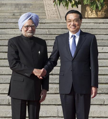 Ли Кэцян провел переговоры с премьер-министром Индии М. Сингхом