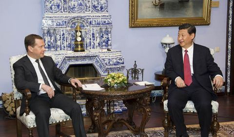 Си Цзиньпин встретился с премьер-министром России Д. Медведевым