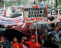 В знак протеста против проекта бюджета правительства на 2014 г португальцы провели демонстрации