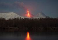 Извержения вулканов Ключевской и Шивелуч в объективах английского фотографа