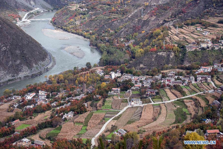 Красивые осенние пейзажи в провинции Сычуань