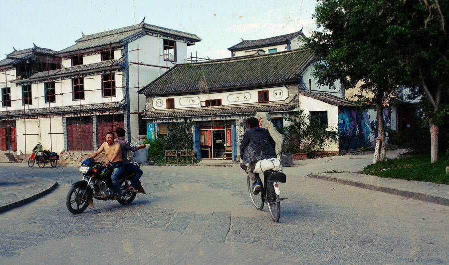 Город Дали – очень красивый город. Многие люди оставили свои мечты времен молодости в этом фантастическом древнем городе. 