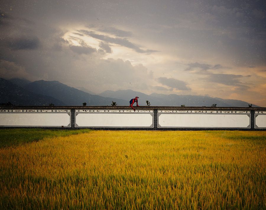 Его красота даже заманивает многих иностранных туристов. Российский фотограф Петр Ловыгин запечатлел красоту города на камеру с точки зрения иностранца.