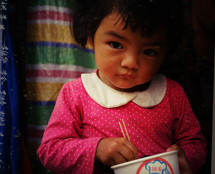 Его красота даже заманивает многих иностранных туристов. Российский фотограф Петр Ловыгин запечатлел красоту города на камеру с точки зрения иностранца.