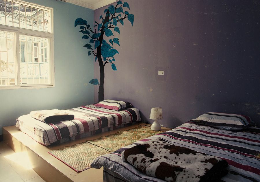 Старый город был основан очень давно, его окружает крепость, где сохранилась вся красота и след прошедших эпох.