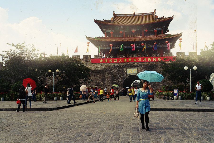 Старый город был основан очень давно, его окружает крепость, где сохранилась вся красота и след прошедших эпох.