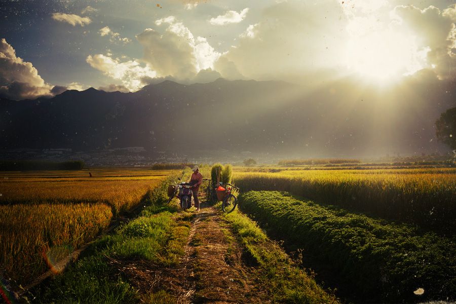 Старый город был основан очень давно, его окружает крепость, где сохранилась вся красота и след прошедших эпох.