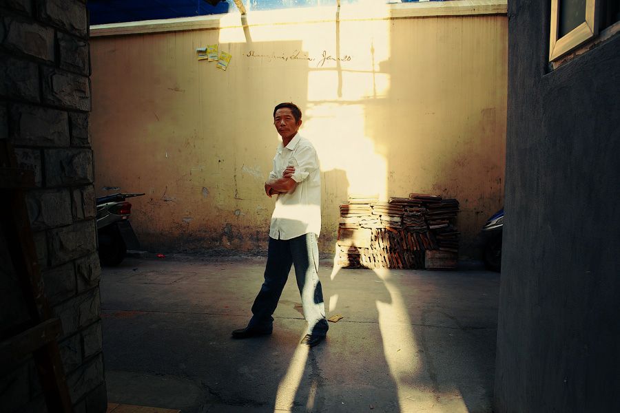  Российский фотограф Петр Ловыгин через объектив своей камеры показал Шанхай в глазах иностранца.