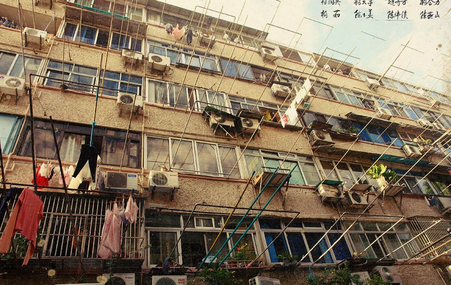  Российский фотограф Петр Ловыгин через объектив своей камеры показал Шанхай в глазах иностранца.