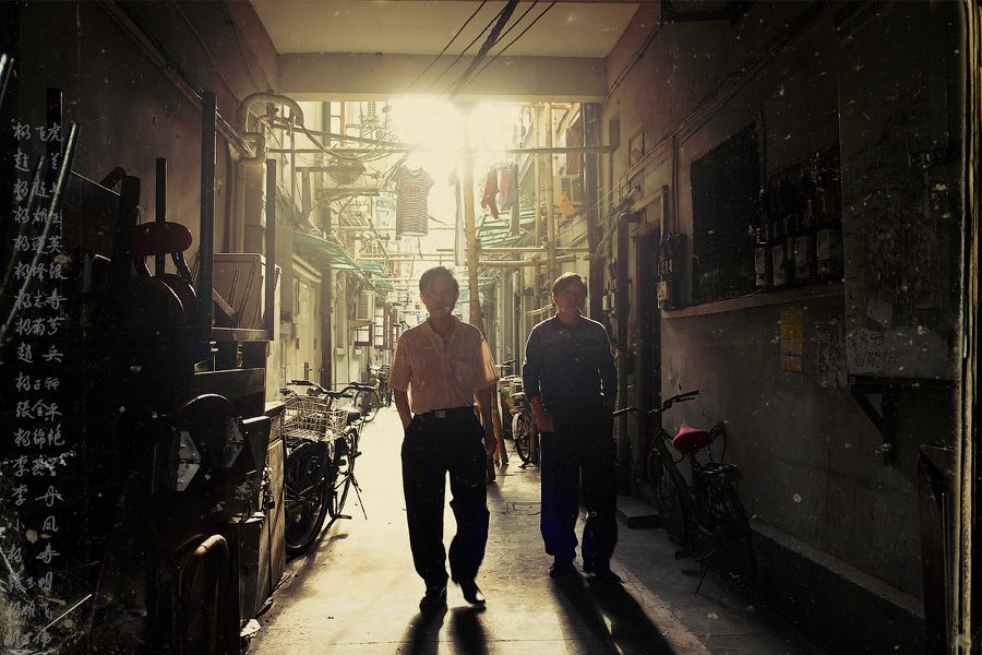 Он сказал, что когда он был в Шанхае, многие местные люди были очень заинтересованы им, чего он в принципе ожидал. Между тем, в Шанхае он также открыл для себя множество отличительных видов и сцен из жизни.